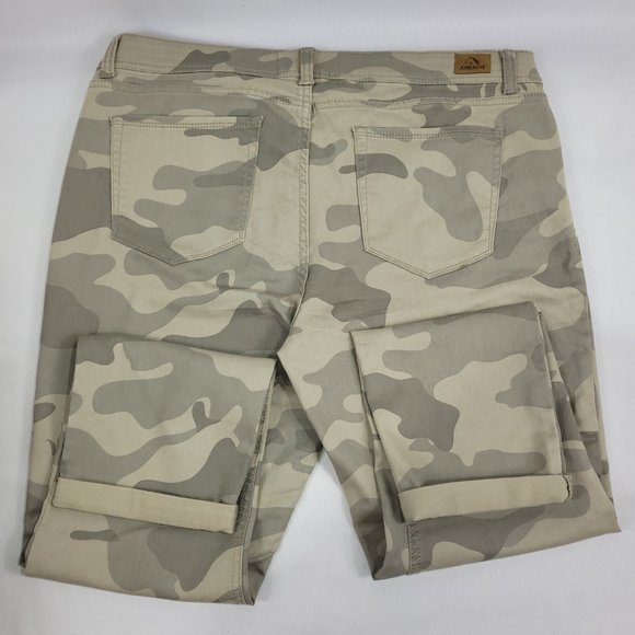 Jordache Skinny Mid Rise Camouflage Camo Jeans Women's size 16 - Picture 4 of 5